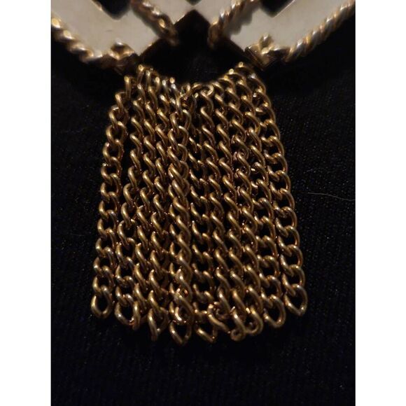 Vintage signed filigree gold toned rope retro statement brooch pin classy fringe - Picture 6 of 6